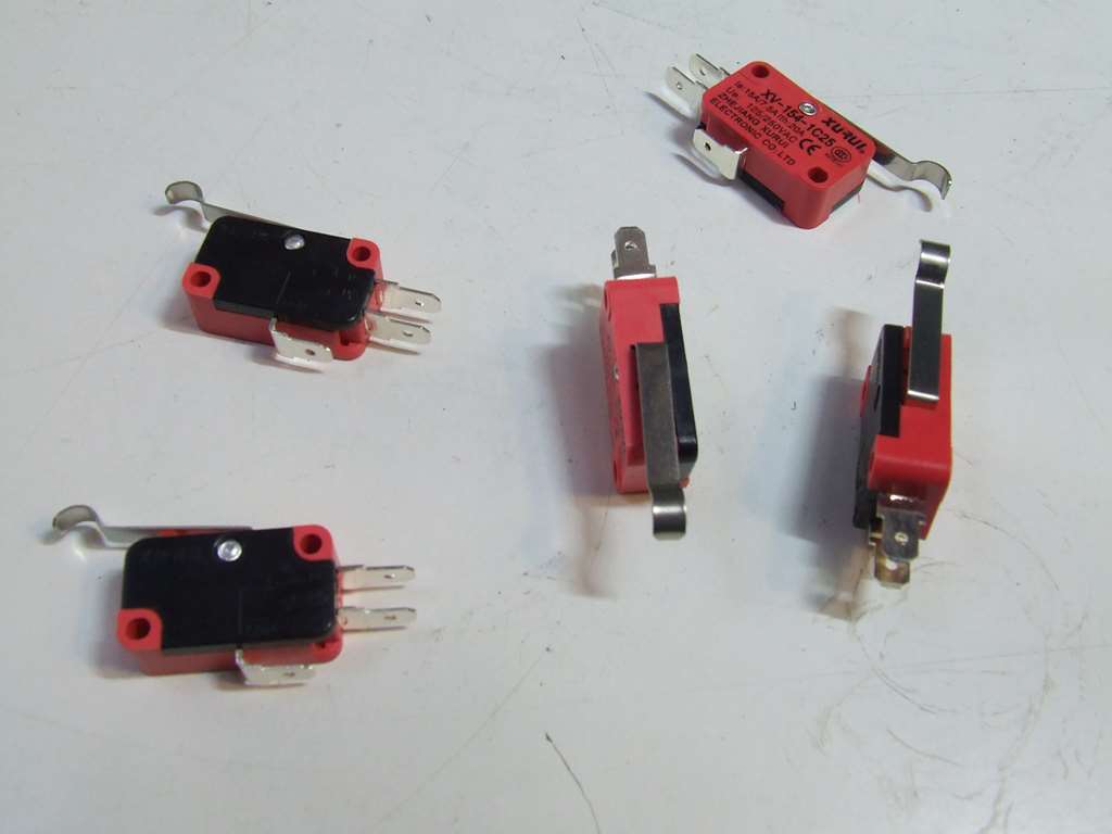 SWITCH CON LEVETTA ONDULATA SWITCH CON LEVETTA ONDULATA