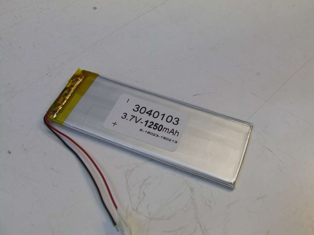 BATTERIA AI POLIMERI DI LITIO 105 X 40 X 3 MM 3,7 V 1250 MAH - Clicca l'immagine per chiudere