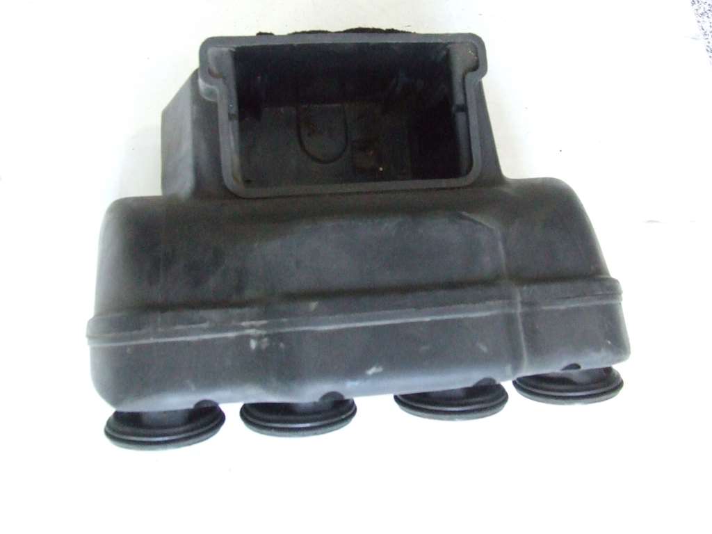 KAWASAKI GPX 750 1987 SCATOLA FILTRO ARIA USATO KAWASAKI GPX 750 1987 SCATOLA FILTRO ARIA USATO