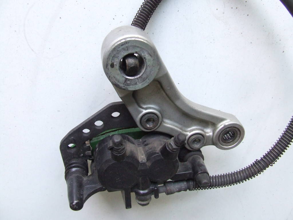 KAWASAKI GPX 750 1987 PINZA FRENO RUOTA POSTERIORE USATO KAWASAKI GPX 750 1987 PINZA FRENO RUOTA POSTERIORE USATO