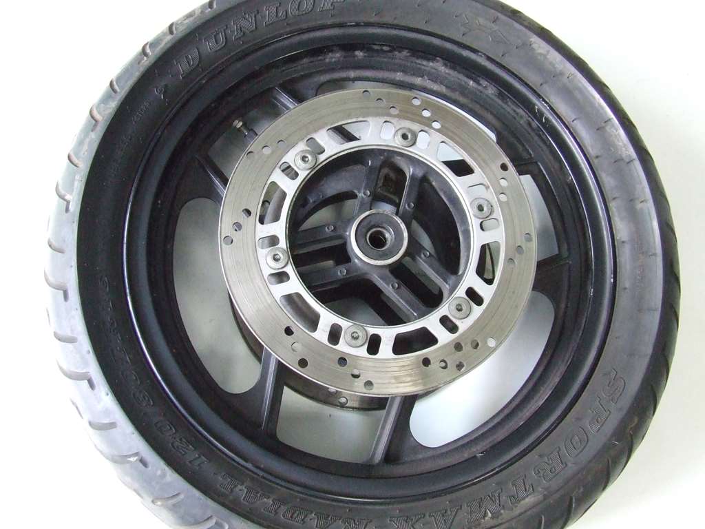 KAWASAKI GPX 750 1987 RUOTA ANTERIORE CON DOPPIO DISCO USATO KAWASAKI GPX 750 1987 RUOTA ANTERIORE CON DOPPIO DISCO USATO