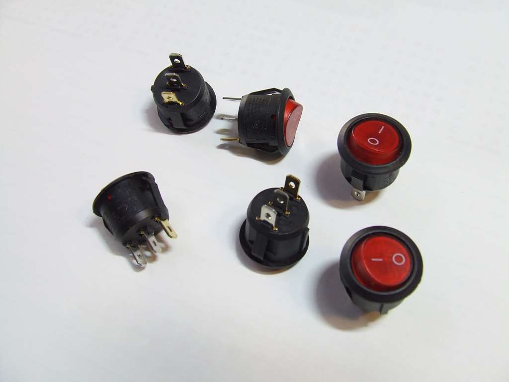 INTERRUTTORE ROSSO LUMINOSO DA PANNELLO 3 PIN KCD1-106/N INTERRUTTORE ROSSO LUMINOSO DA PANNELLO 3 PIN KCD1-106/N