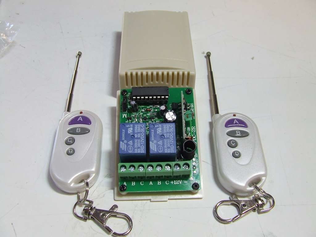 CENTRALINA 2 CANALI ON/OFF DC 12 VOLT + 2 RADIOCOMANDI CENTRALINA 2 CANALI ON/OFF DC 12 VOLT + 2 RADIOCOMANDI