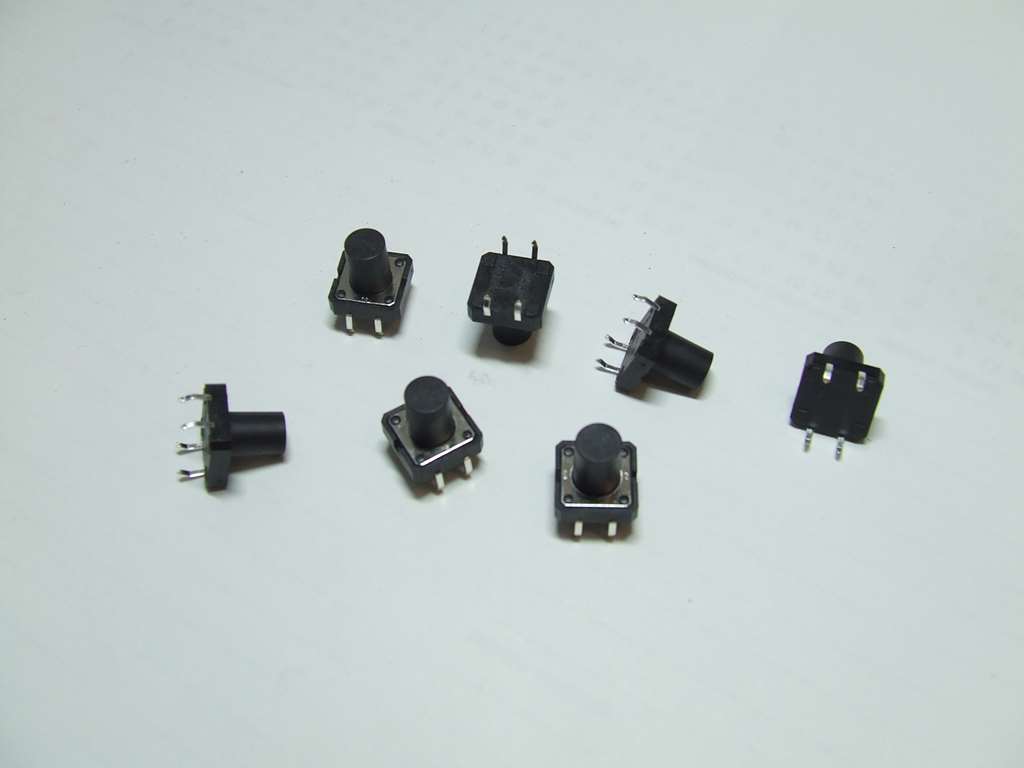 PULSANTE 12 X 12 X 12 MM MICRO PULSANTE SWITCH