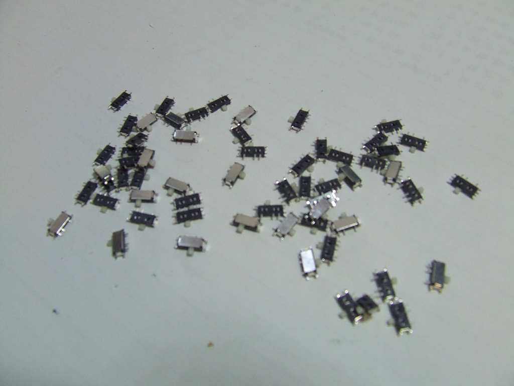 INTERRUTTORE 7 X 2 X 4 MM MICRO SWITCH A SLITTA INTERRUTTORE 7 X 2 X 4 MM MICRO SWITCH A SLITTA