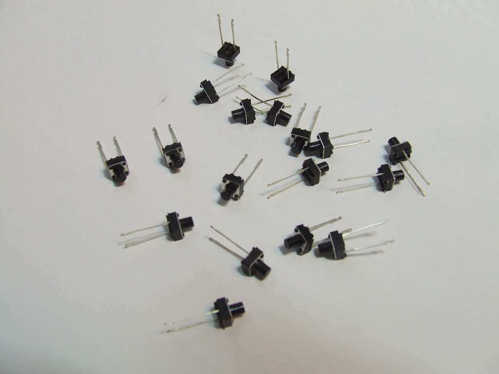 PULSANTE 6 X 6 X 7,5 MM MICRO PULSANTE SWITCH