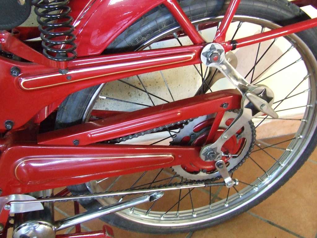 MOTO GUZZI MOTOLEGGERA GUZZINO MODELLO B 1949 65 cc 3 MARCE - Clicca l'immagine per chiudere