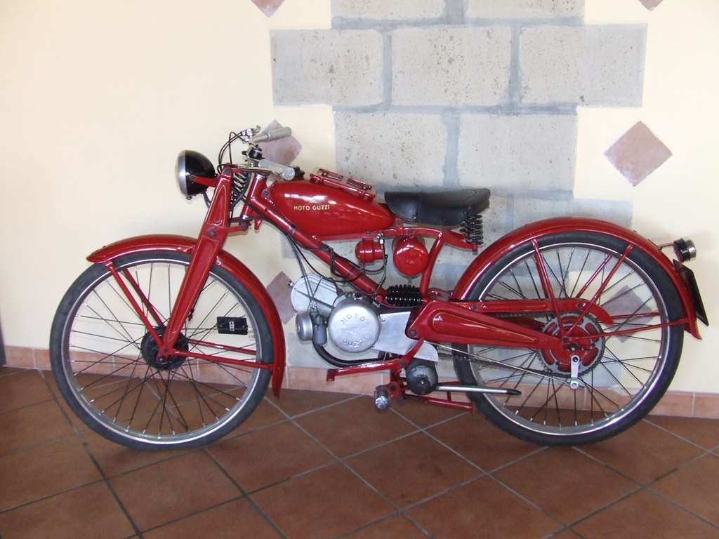 MOTO GUZZI MOTOLEGGERA GUZZINO MODELLO B 1950 65 cc 3 MARCE - Clicca l'immagine per chiudere