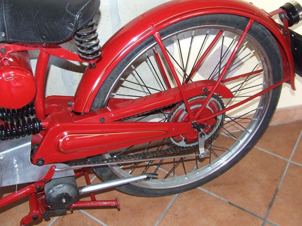 MOTO GUZZI MOTOLEGGERA GUZZINO MODELLO B 1950 65 cc 3 MARCE