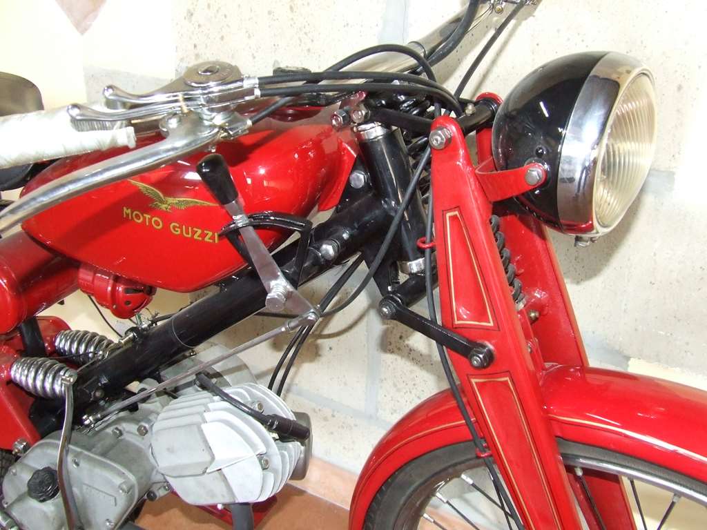 MOTO GUZZI MOTOLEGGERA GUZZINO MODELLO B 1949 65 cc 3 MARCE - Clicca l'immagine per chiudere