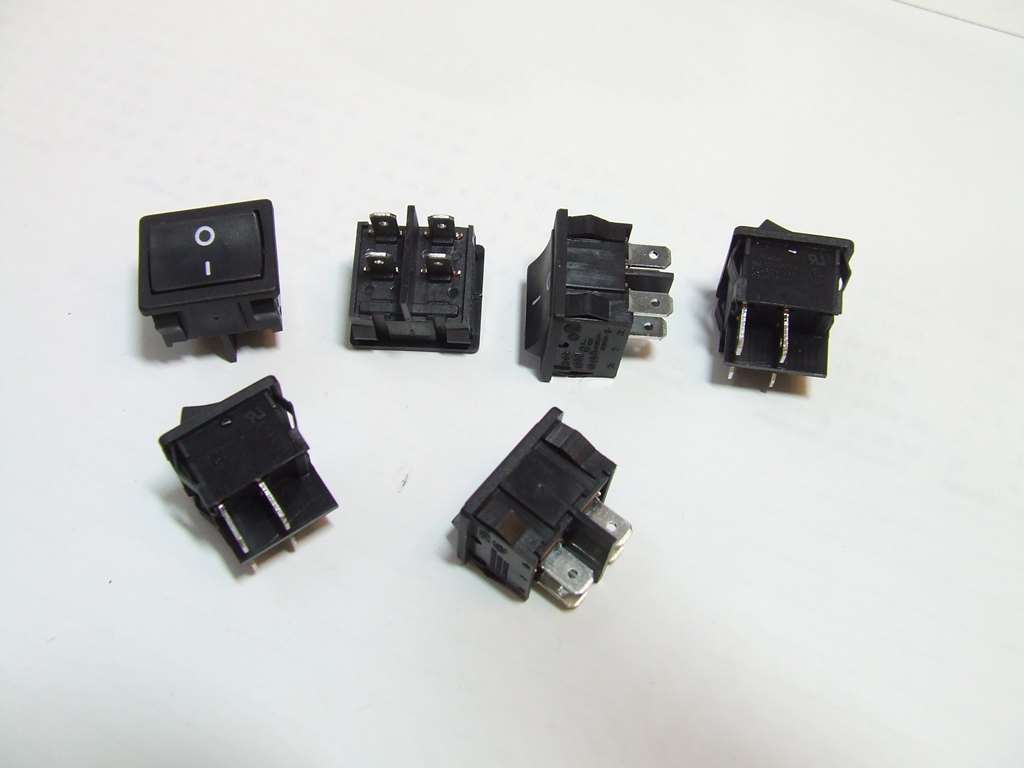 INTERRUTTORE DOPPIO A BILANCIERE ON OFF 4 PIN INTERRUTTORE DOPPIO A BILANCIERE ON OFF 4 PIN