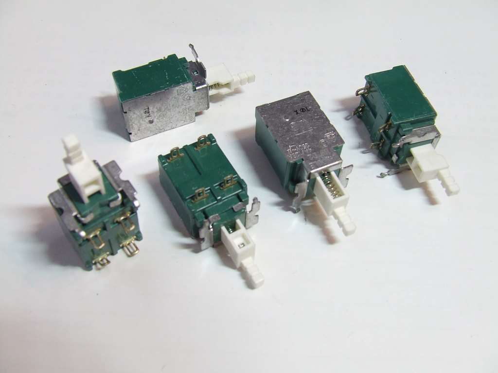 INTERRUTTORE BIPOLARE DA CIRCUITO STAMPATO 4 AMPERE 250 VOLT INTERRUTTORE BIPOLARE DA CIRCUITO STAMPATO 4 AMPERE 250 VOLT