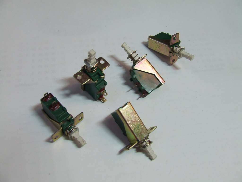 INTERRUTTORE UNIPOLARE DA PANNELLO 2 AMPERE 250 VOLT MULTIUSO INTERRUTTORE UNIPOLARE DA PANNELLO 2 AMPERE 250 VOLT MULTIUSO