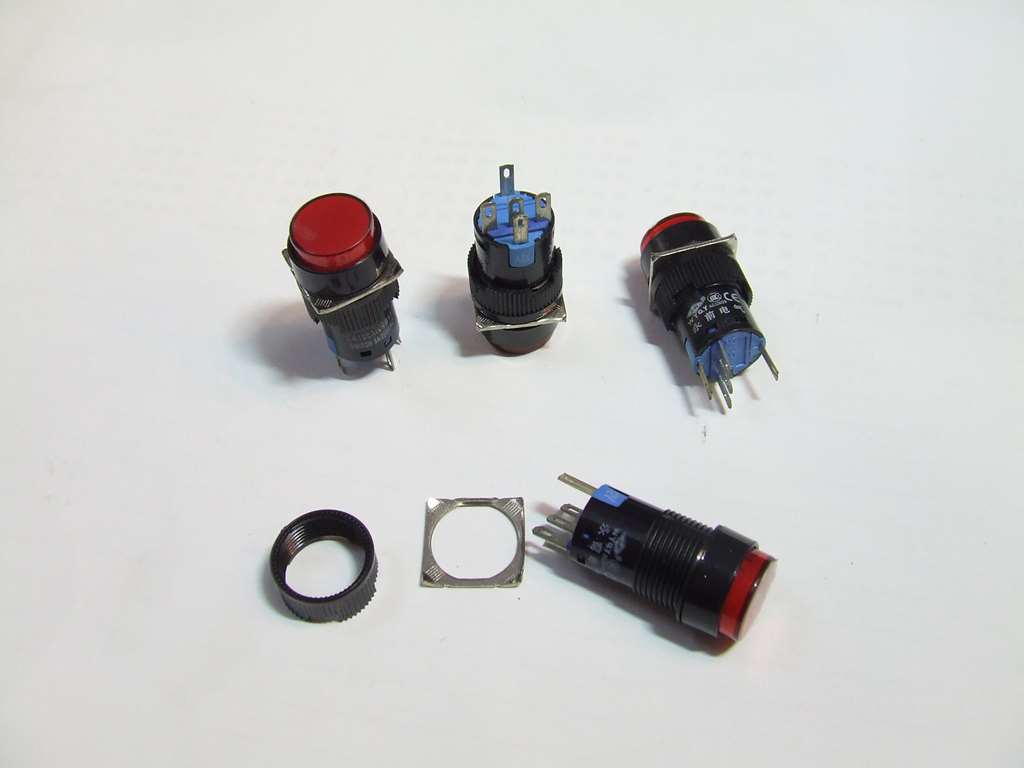 PULSANTE N.A - N.C.CON SPIA A LED ROSSA SEMPRE ACCESA DC 12 VOLT PULSANTE N.A - N.C.CON SPIA A LED ROSSA SEMPRE ACCESA DC 12 VOLT