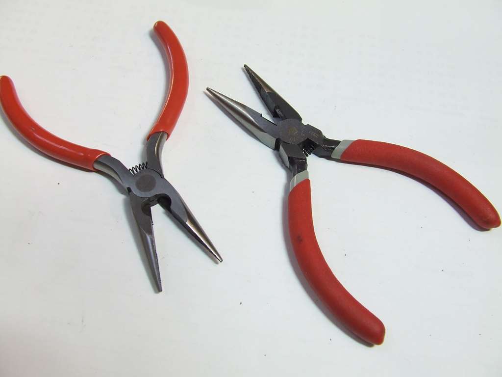 PINZETTA CON TAGLIO E BECCHI PIATTI LUNGHEZZA 4 CM 5" PINZETTA CON TAGLIO E BECCHI PIATTI LUNGHEZZA 4 CM 5"