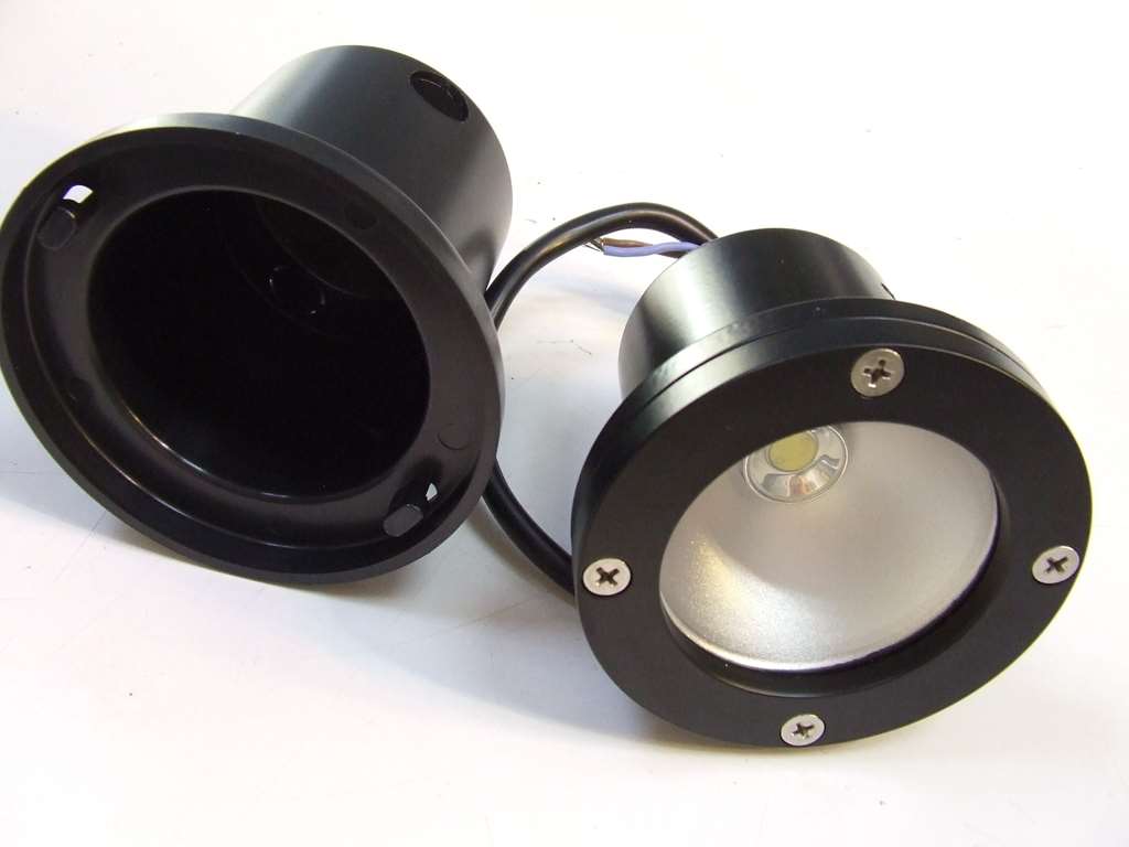 FARO DA CALPESTIO A LED IP68 AC 220V BIANCO FREDDO FARO DA CALPESTIO A LED IP68 AC 220V BIANCO FREDDO