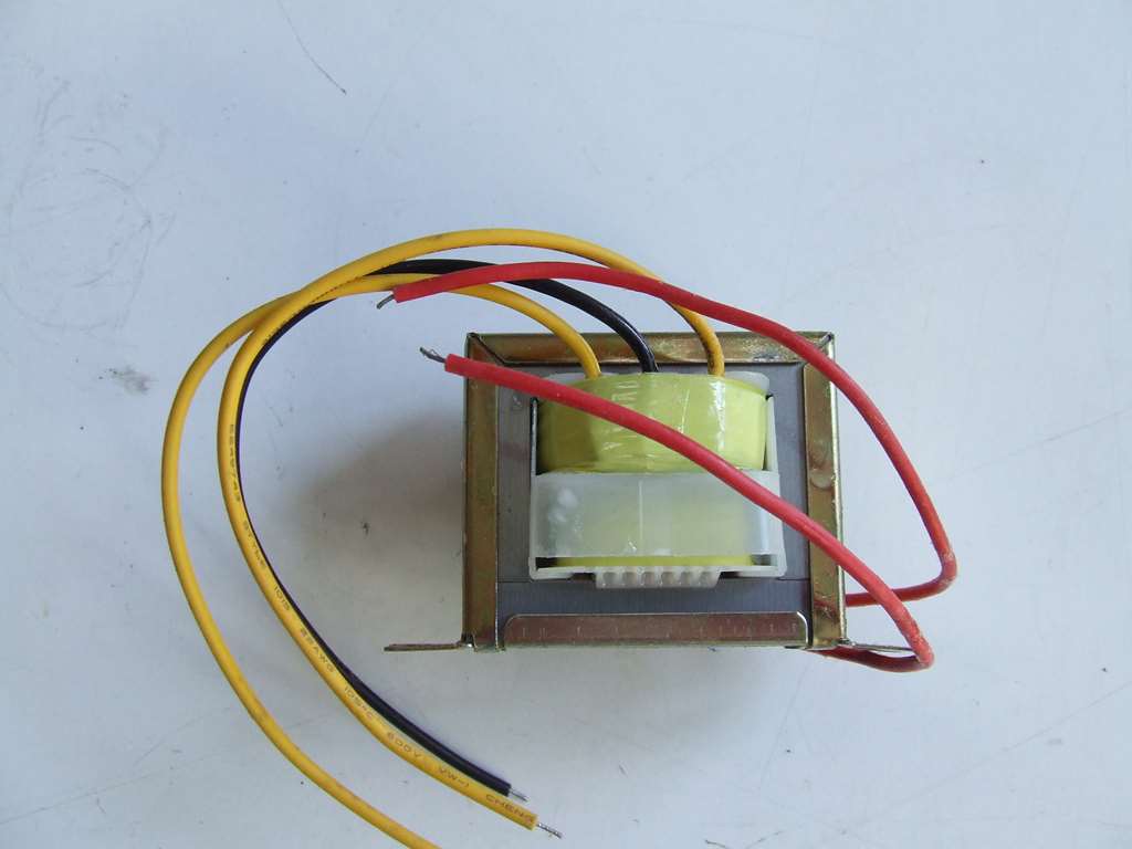 TRASFORMATORE DI CORRENTE 220 V 50 HZ 12 + 12 VOLT 50 WATT TRASFORMATORE DI CORRENTE 220 V 50 HZ 12 + 12 VOLT 50 WATT