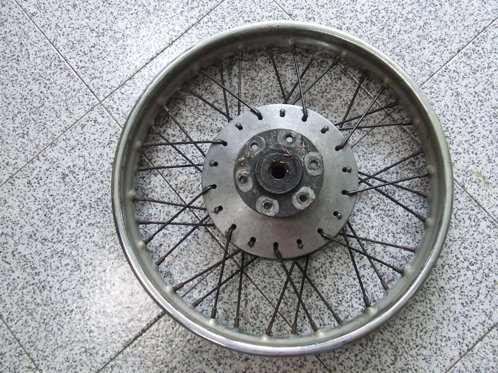 MV AUGUSTA 175 CST RUOTA POSTERIORE 17 POLLICI INCOMPLETA MV AUGUSTA 175 CST RUOTA POSTERIORE 17 POLLICI INCOMPLETA