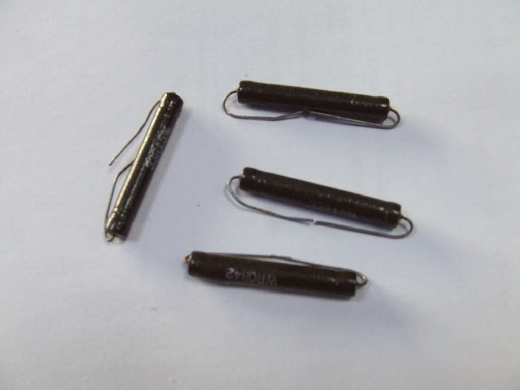 RESISTENZA 8 WATT 33 OHM A FILO 5% TOLLERANZA RESISTENZA 8 WATT 33 OHM A FILO 5% TOLLERANZA
