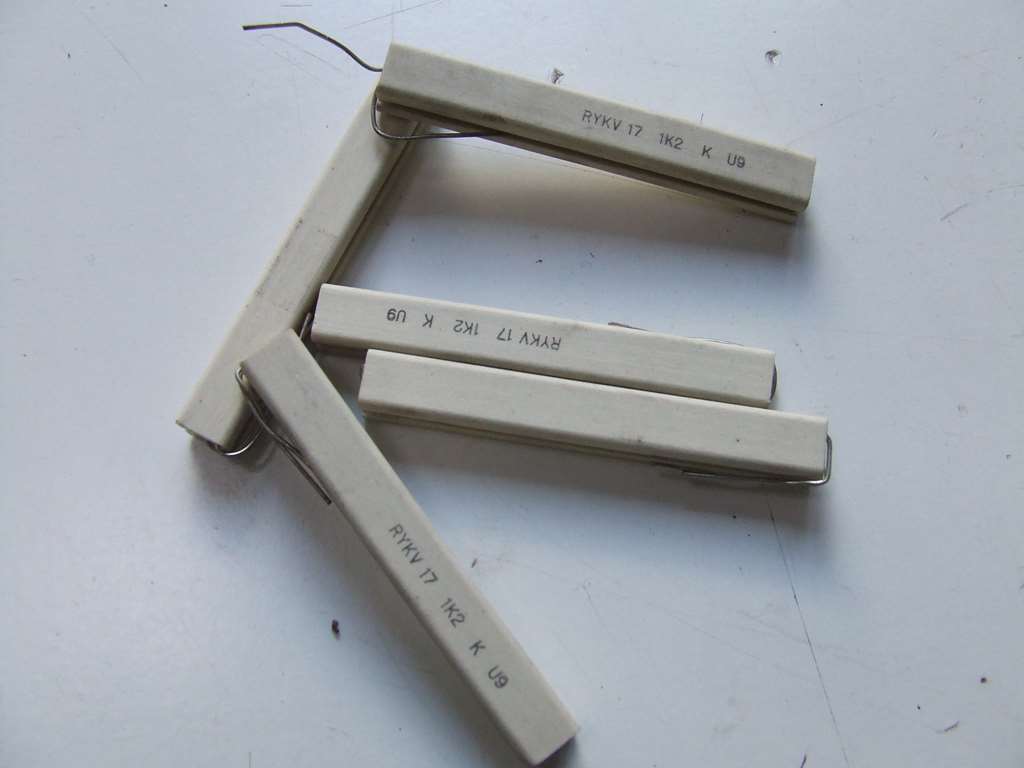 RESISTENZA 17 WATT 1,2 KOHM VERTICALE KIT DA 5 PEZZI RESISTENZA 17 WATT 1,2 KOHM VERTICALE KIT DA 5 PEZZI