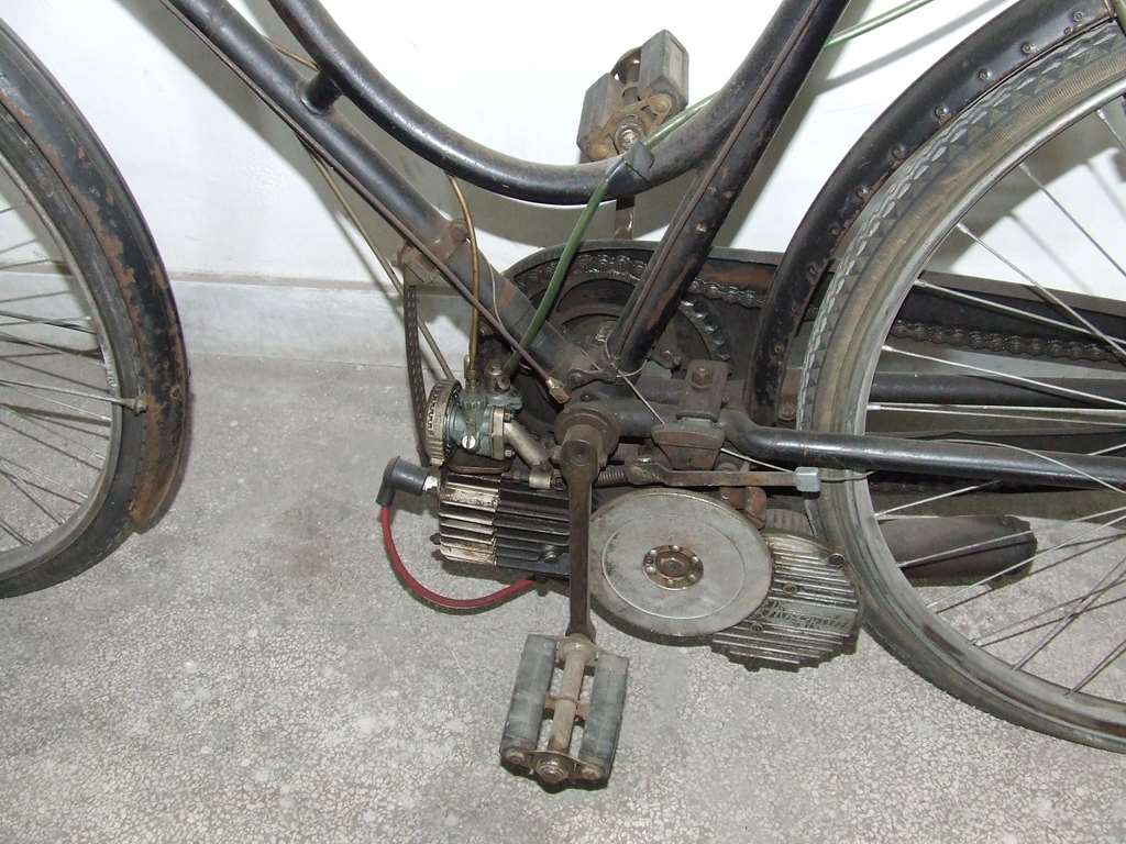 BICICLETTA ANNI 60 CON MOTORE MOSQUITO