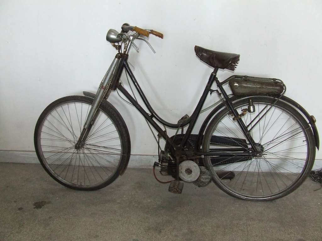 BICICLETTA ANNI 60 CON MOTORE MOSQUITO