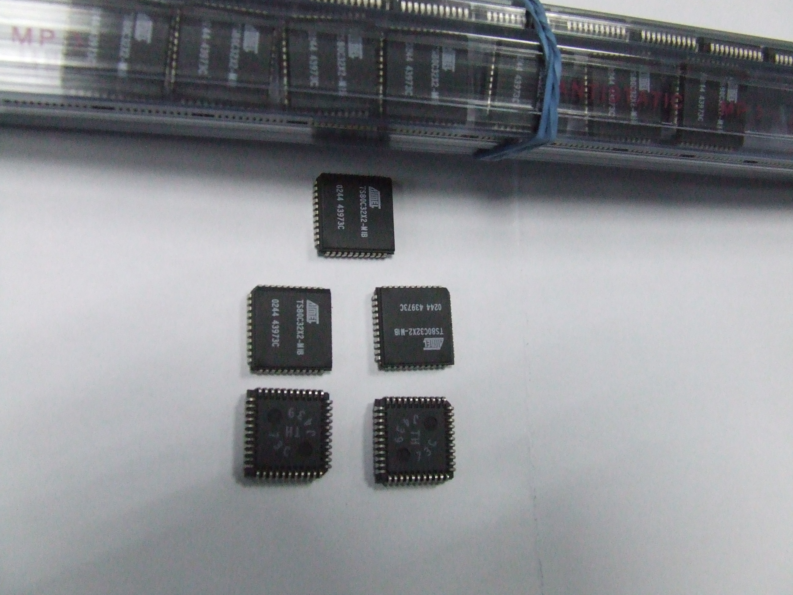 ATMEL TS80C32X2 8/BIT MICRO CONTROLLER 8KBYTES ROM/OTP ATMEL TS80C32X2 8/BIT MICRO CONTROLLER 8KBYTES ROM/OTP