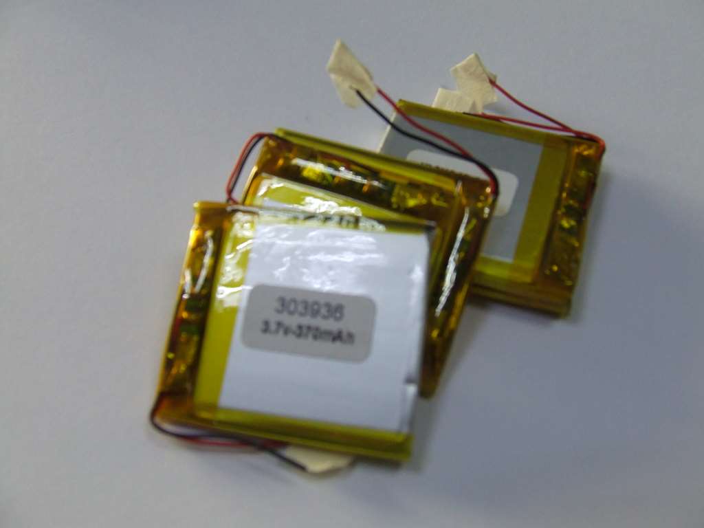 BATTERIA AI POLIMERI DI LITIO 36 X 39 X 3 MM 3,7 V 370 MAH BATTERIA AI POLIMERI DI LITIO 36 X 39 X 3 MM 3,7 V 370 MAH