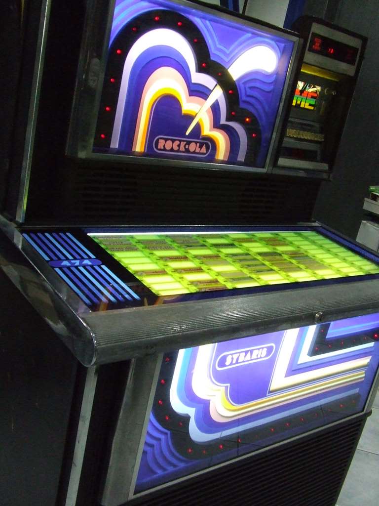 JUKE BOX OLA MODELLO SYBARIS ANNI 70 JUKE BOX OLA MODELLO SYBARIS ANNI 70