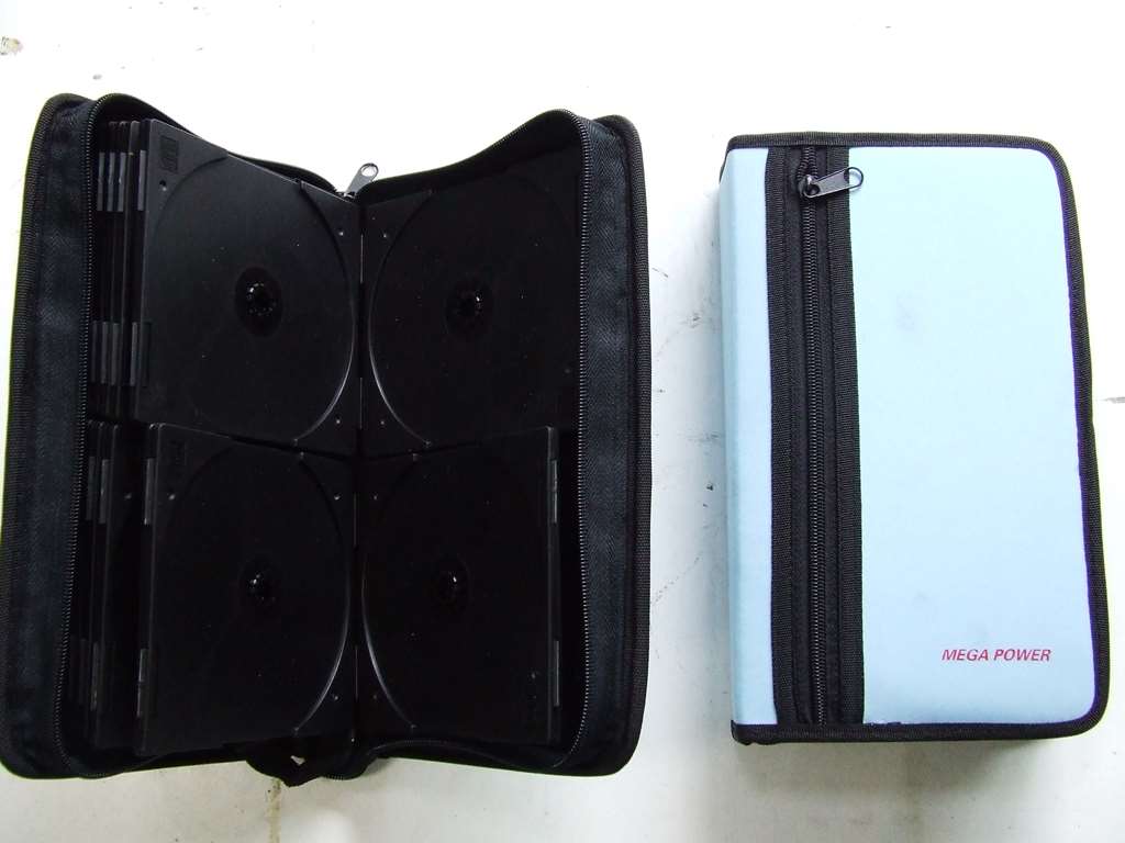 PORTA CD RIGIDO CON CHIUSURA LAMPO 22 CD PORTA CD RIGIDO CON CHIUSURA LAMPO 22 CD