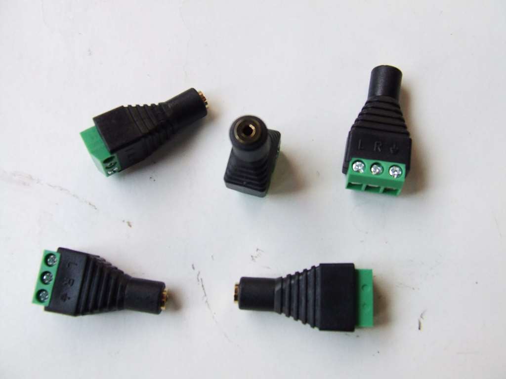 ADATTATORE FEMMINA 3,5 STEREO A MORSETTIERA 3 CONTATTI ADATTATORE FEMMINA 3,5 STEREO A MORSETTIERA 3 CONTATTI