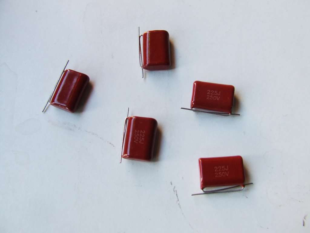2,2 MF CONDENSATORE POLIESTERE 2,2 MF 250V KIT 5 PEZZI 2,2 MF CONDENSATORE POLIESTERE 2,2 MF 250V KIT 5 PEZZI