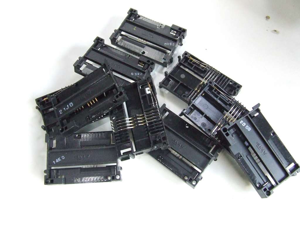 CONNETTORE PER CHIP CARD SLOT ORIGINALE AMPHENOL KIT 10 PEZZI CONNETTORE PER CHIP CARD SLOT ORIGINALE AMPHENOL KIT 10 PEZZI