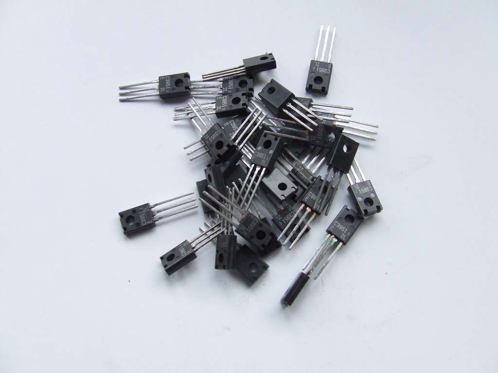 2SC 3951 TRANSISTOR ORIGINALE JAPAN 2SC3951 2SC 3951 TRANSISTOR ORIGINALE JAPAN 2SC3951
