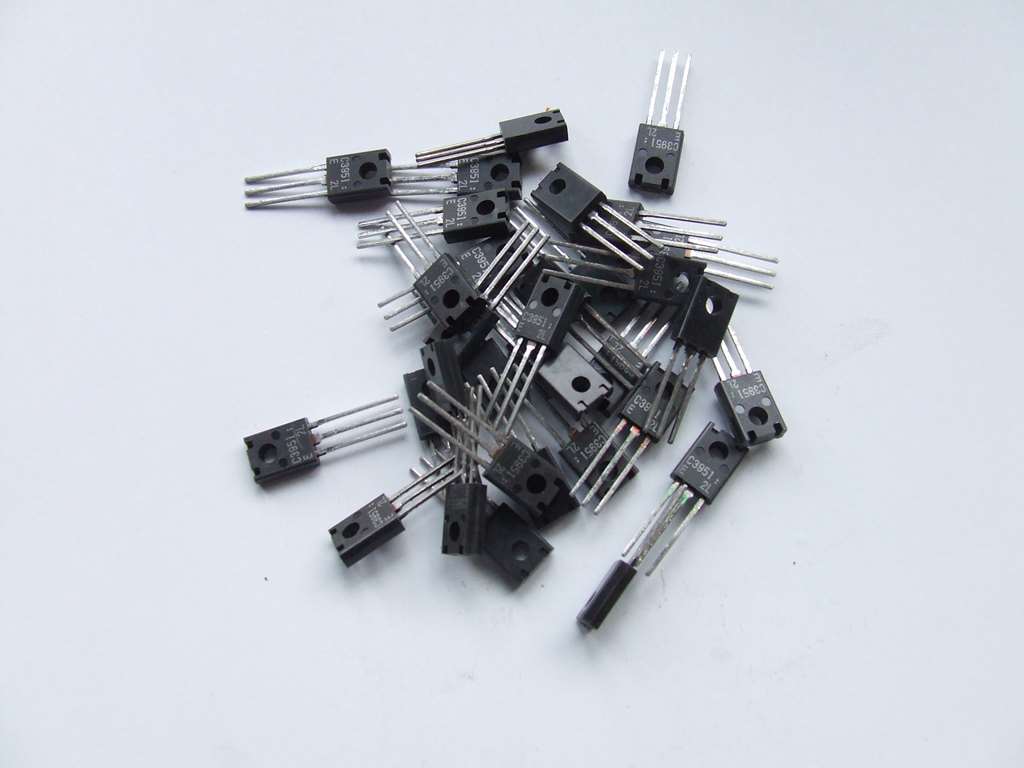 2SC 3951 TRANSISTOR ORIGINALE JAPAN 2SC3951