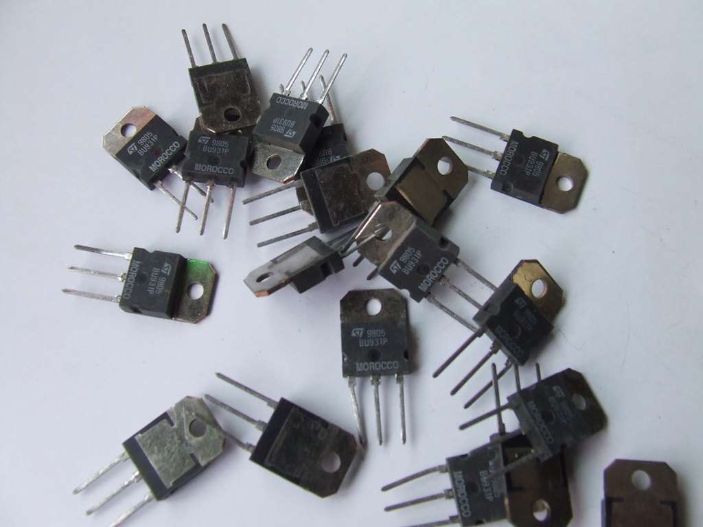 BU 931P TRANSISTOR ORIGINALE SGS THOMSON BU931P - Clicca l'immagine per chiudere