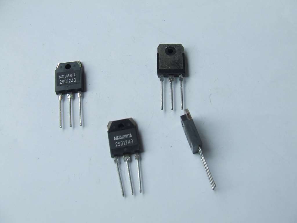 2SD 1243 TRANSISTOR MATSUSHITA MONTATO DA PIONEER 2SD1243