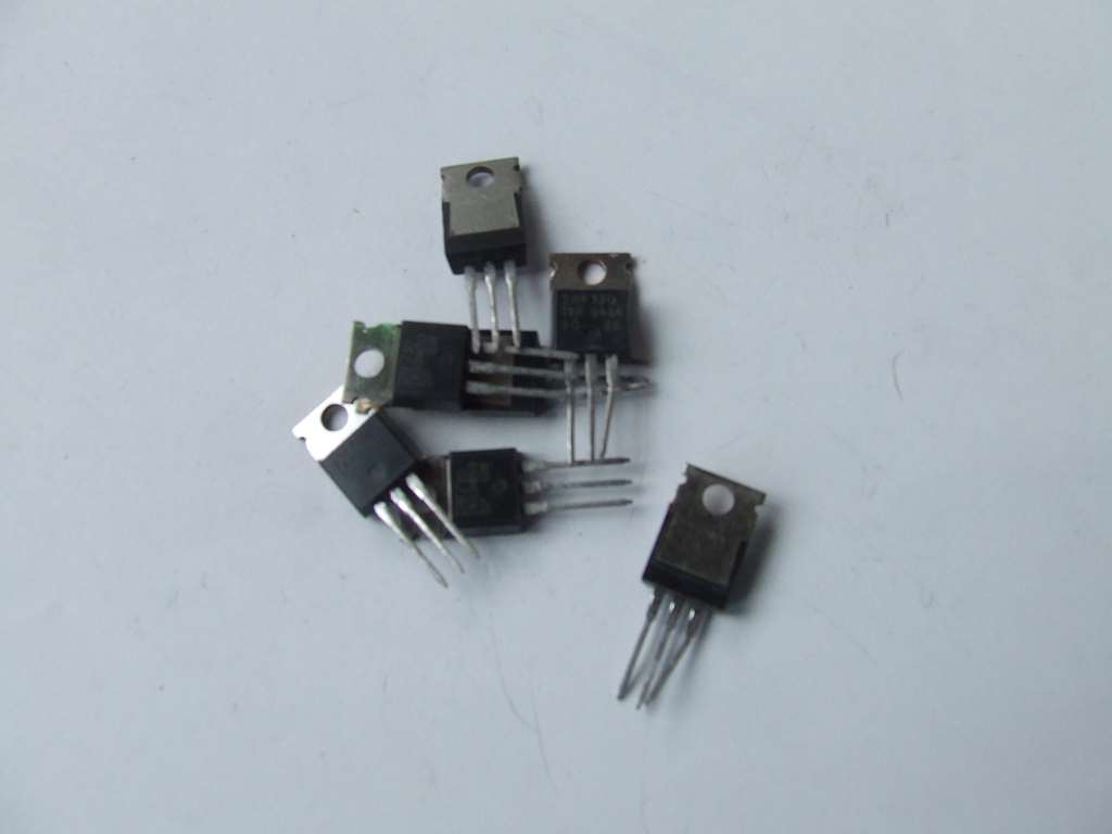 IRF 730 TRANSISTOR ORIGINALE IR IRF730 TO220