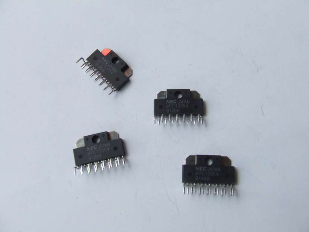 UPC 1335 CIRCUITO INTEGRATO ORIGINALE NEK UPC1335 UPC 1335 CIRCUITO INTEGRATO ORIGINALE NEK UPC1335