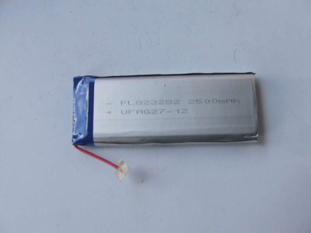 BATTERIA AI POLIMERI DI LITIO 82 X 31 X 7,5 MM 3,7 V 2500 MAH