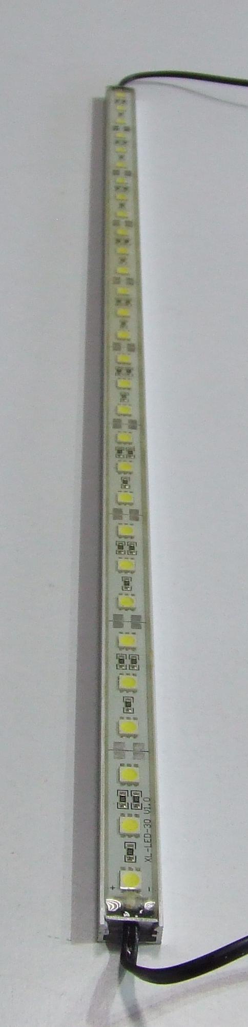 BARRA IN ALLUMINIO CON 60 LED 5050 DA 1mt RESINATA 6500 KELVIN BARRA IN ALLUMINIO CON 60 LED 5050 DA 1mt RESINATA 6500 KELVIN