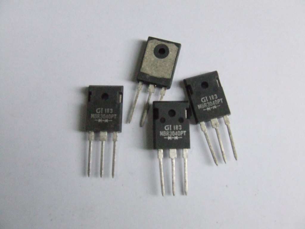 MBR 3040PT BIDIODO 30A 40 VOLTS ORIGINALE GI MBR 3040PT BIDIODO 30A 40 VOLTS ORIGINALE GI