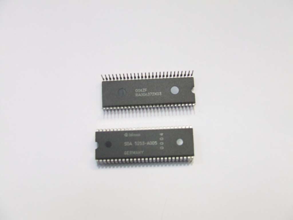 SDA 5253-A005 001 02 03 04 MIVAR ORIGINALE INFINEON SDA5253