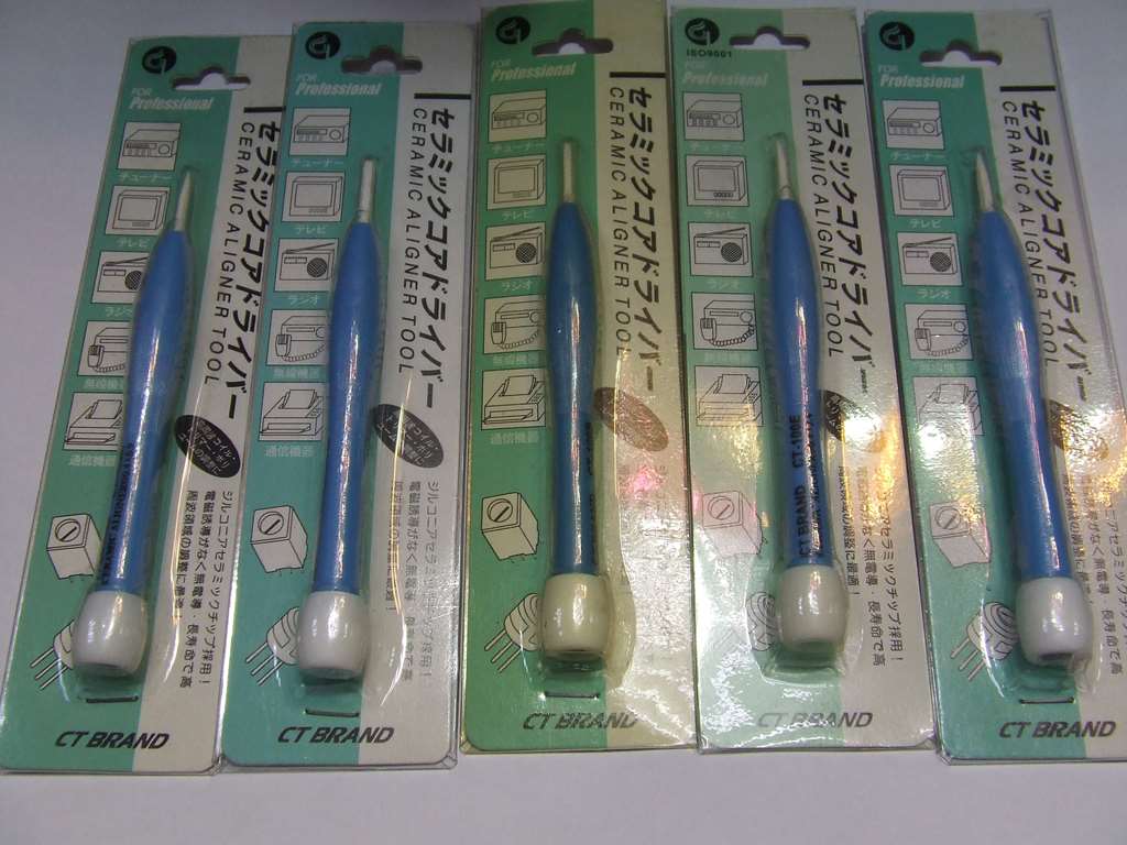 CACCIAVITE DI PRECISIONE ANTINDUTTIVO IN CERAMICA KIT 5 PZ CACCIAVITE DI PRECISIONE ANTINDUTTIVO IN CERAMICA KIT 5 PZ