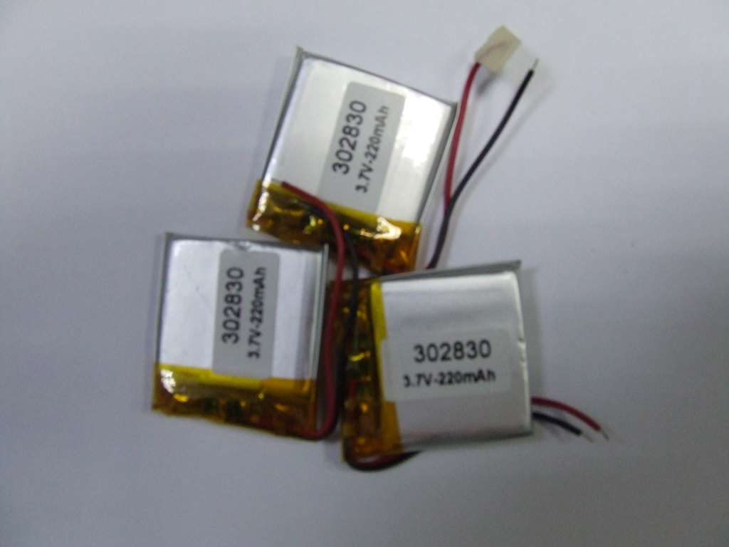 BATTERIA AI POLIMERI DI LITIO 30 X 28 X 3 MM 3,7 V 220 MAH BATTERIA AI POLIMERI DI LITIO 30 X 28 X 3 MM 3,7 V 220 MAH