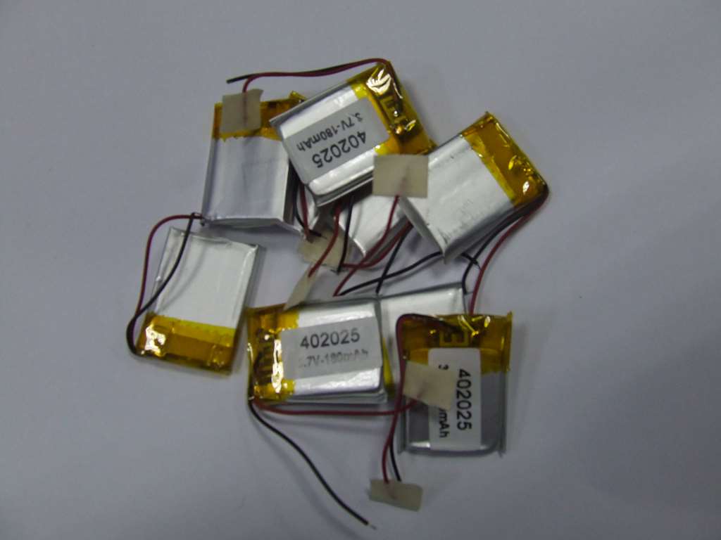 BATTERIA AI POLIMERI DI LITIO 25 X 20 X 4 MM 3,7 V 180 MAH BATTERIA AI POLIMERI DI LITIO 25 X 20 X 4 MM 3,7 V 180 MAH