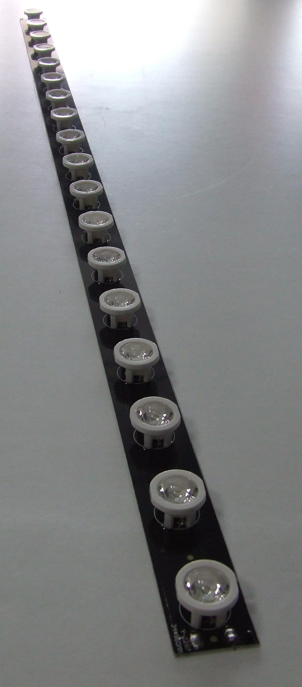 PIASTRA IN ALLUMINIO CON 18 LED DA 1 WATT BIANCO FREDDO 6500 K PIASTRA IN ALLUMINIO CON 18 LED DA 1 WATT BIANCO FREDDO 6500 K