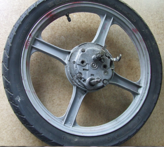 PIAGGIO BRAVO ANNI 80 RUOTA POSTERIORE USATO PIAGGIO BRAVO ANNI 80 RUOTA POSTERIORE USATO