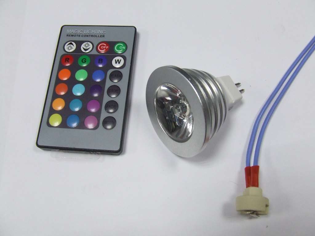 LAMPADA SPOT 1 LED RGB 12V 5W ATTACCO MR16 CON RADIOCOMANDO LAMPADA SPOT 1 LED RGB 12V 5W ATTACCO MR16 CON RADIOCOMANDO