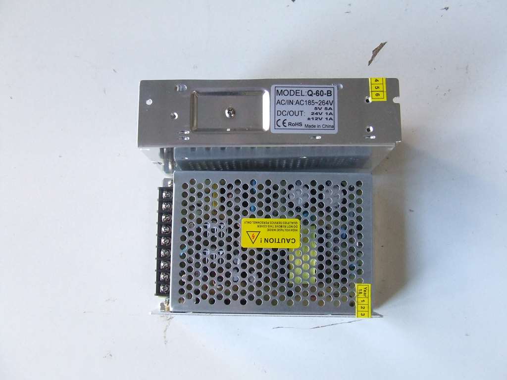 ALIMENTATORE SWITCHING TRIPLA USCITA 5 V 12 V 24 V ALIMENTATORE SWITCHING TRIPLA USCITA 5 V 12 V 24 V